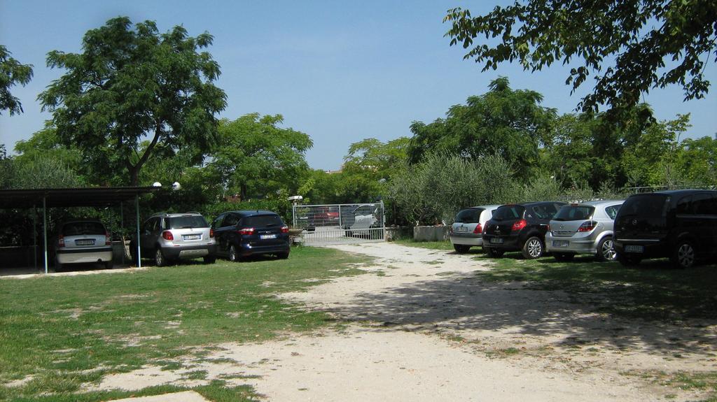 Hotel Serafini Misano Adriatico Exterior foto